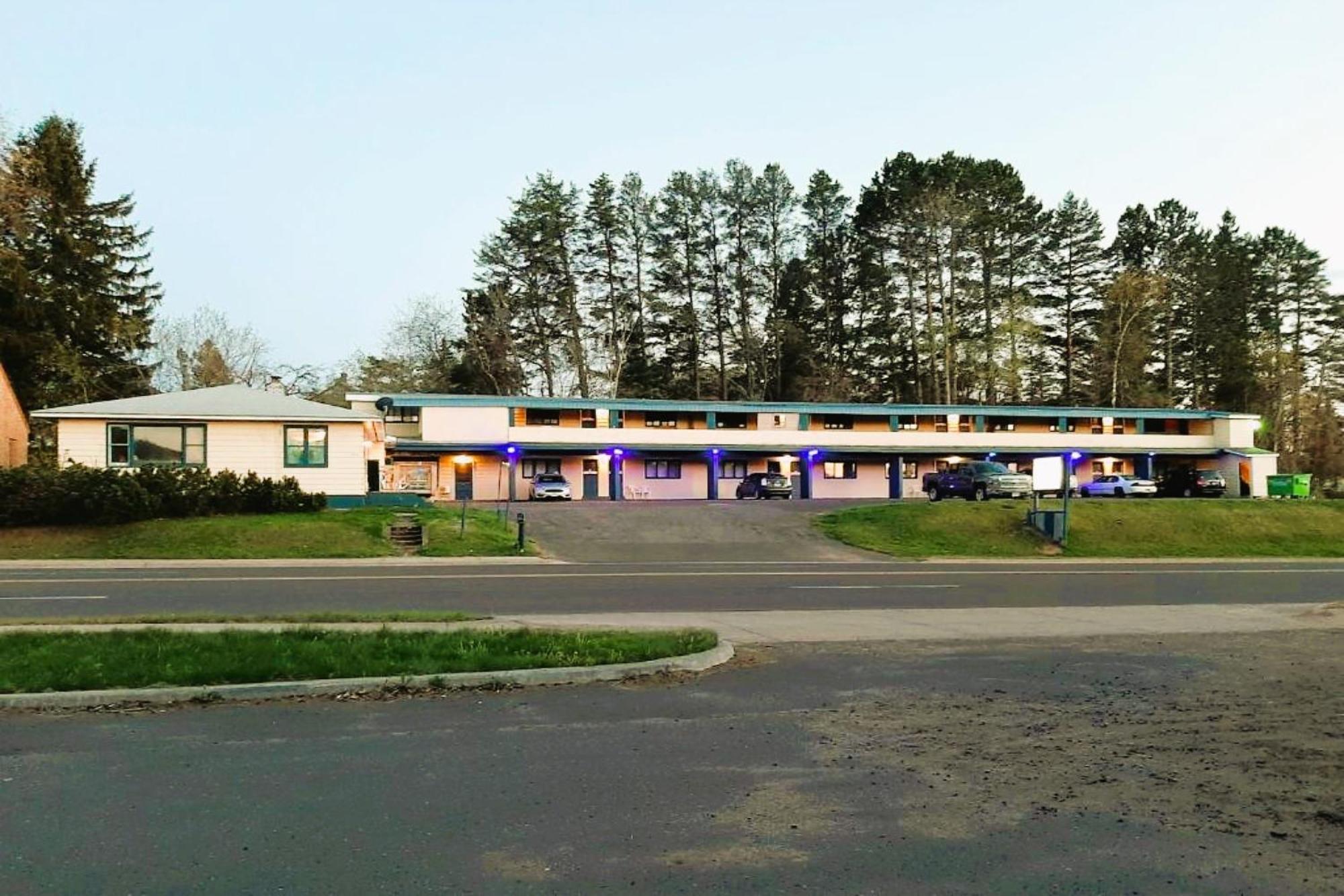 Love Hotels Timberline By Oyo Lake Superior アイアンウッド エクステリア 写真